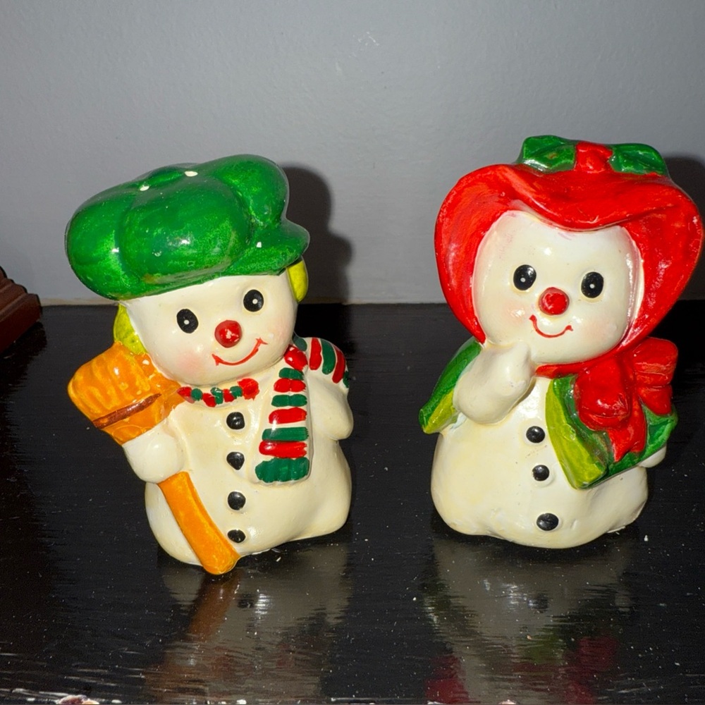 Vintage Festive Snowman salt & pepper Set - Green and Red Accents